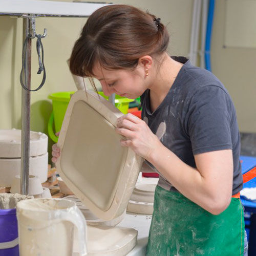 «Литье тарелки квадратной формы»